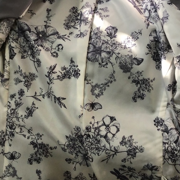 H&M gray blazer - black &white pattern lining - 2 - Picture 3 of 5